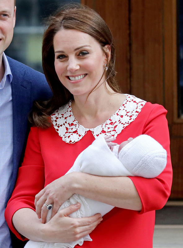 Kate to one side, other mothers to the other