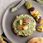 Mini Pita Ekmeği Üzeri Sebzeli Tavuk Şiş Tarifi