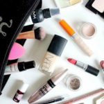 Bir Kadının Makyaj Çantasında Olması Gerekenler