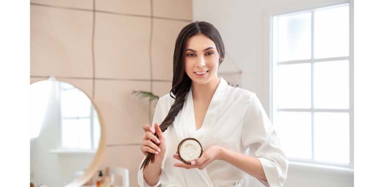 Hindistan Cevizi Yağı: Saç Bakımındaki Gücü ve Kullanım İpuçları