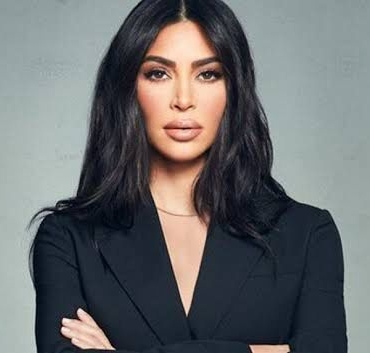 Kim Kardashian'ın Eğlence Arenasındaki Yeni Adımı: 'The Fifth Wheel' Netflix'e Satıldı